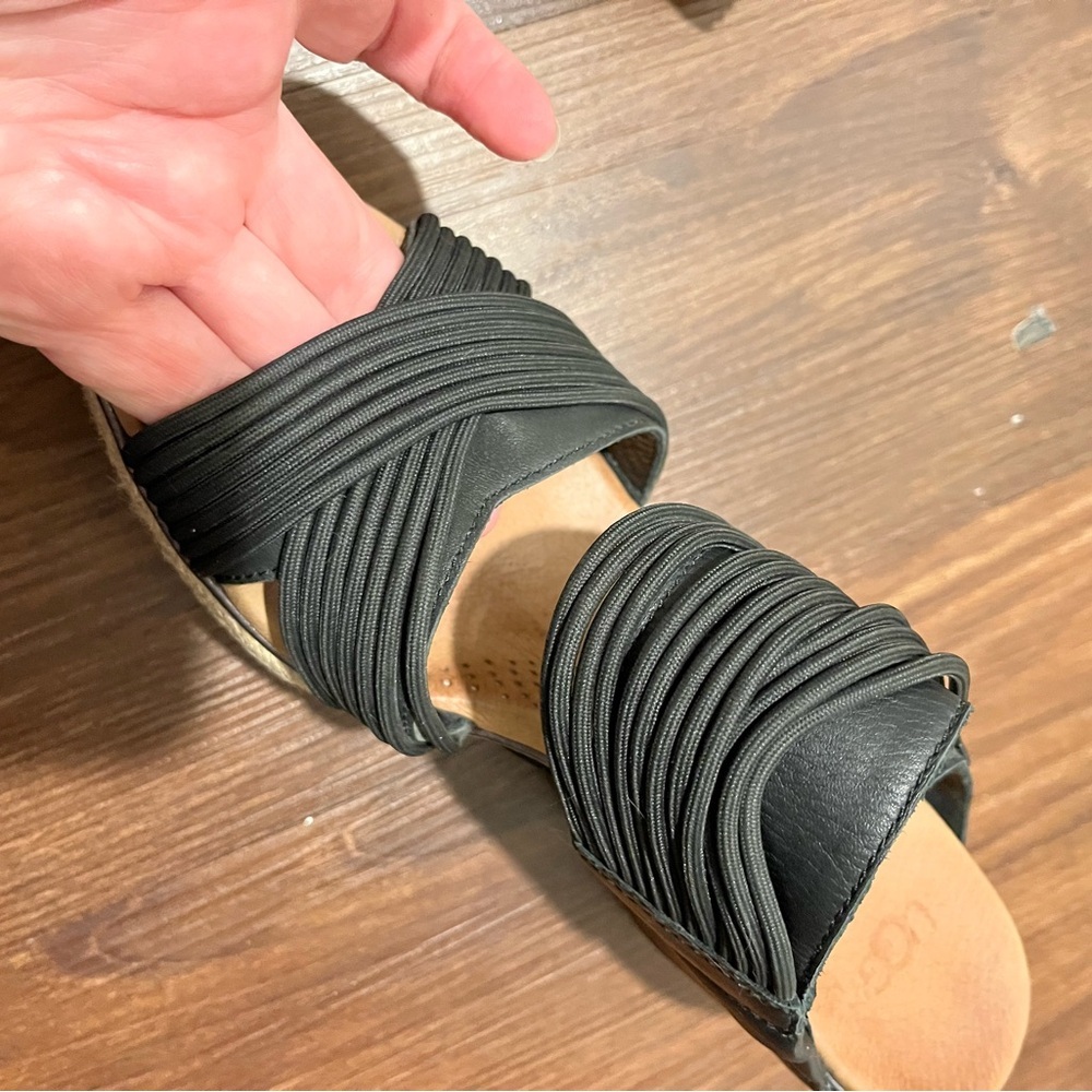 UGG Wedge Sandals Australian Hilarie Black
Leather and Elastic straps - 7 - Picture 9 of 12